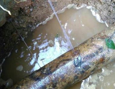 榕江楼顶渗水维修公司分享下地暖漏水的原因及检测方法。